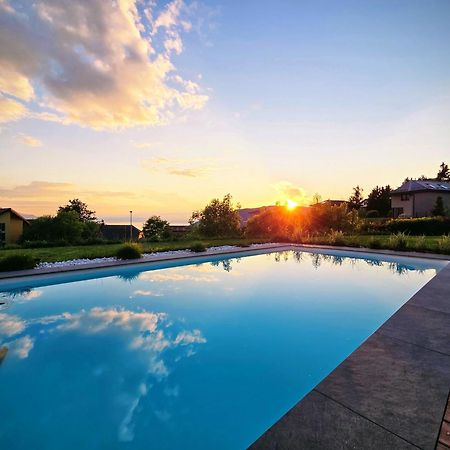 Montreux Holiday Home Екстериор снимка