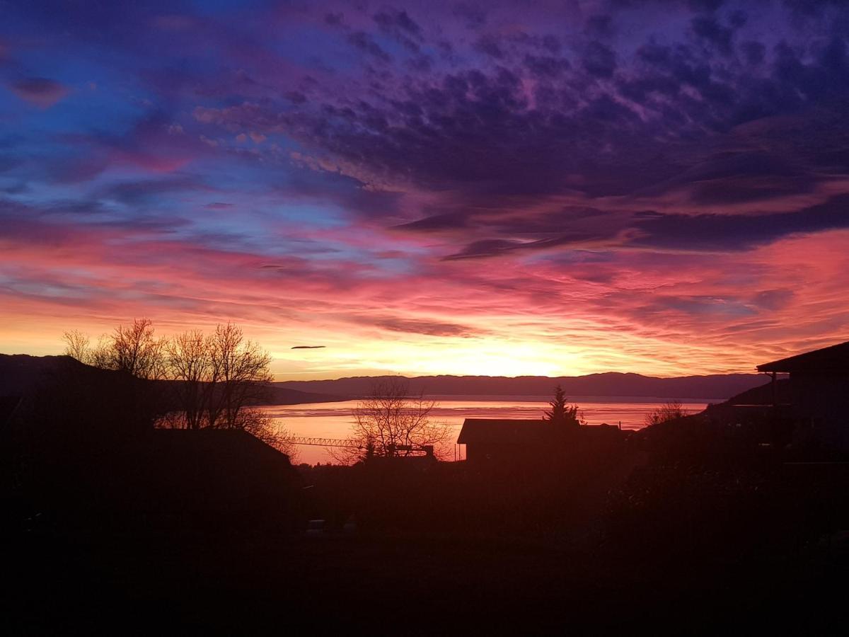 Montreux Holiday Home Екстериор снимка