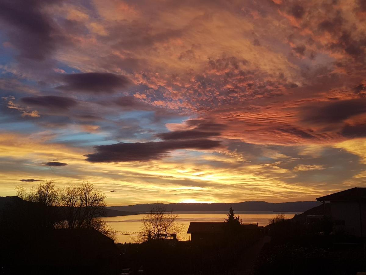 Montreux Holiday Home Екстериор снимка