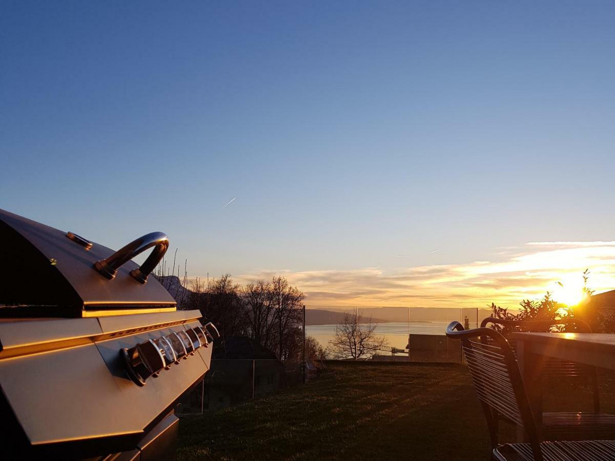 Montreux Holiday Home Екстериор снимка
